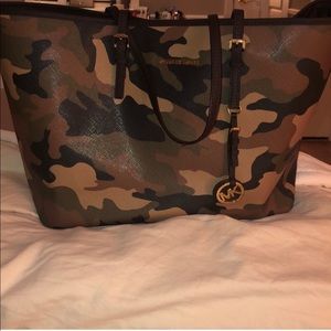 Michael Kors camo tote